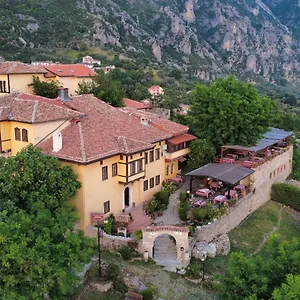 2* Couette-café Merlika -inside The Castle-